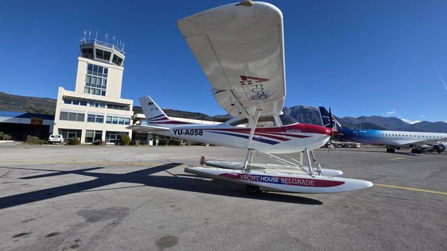 Legend L450 amphibious plane (seaplane on floats)